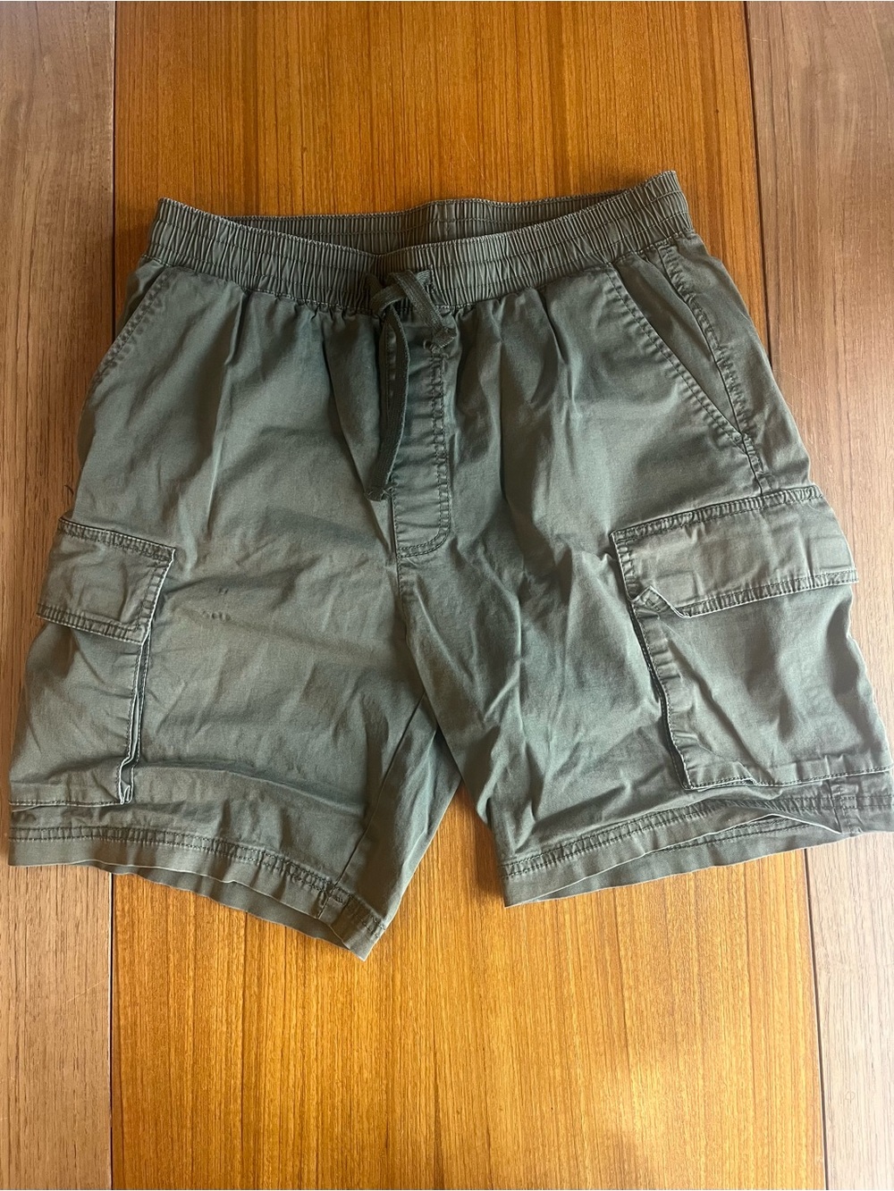 Men's Olive Cargo Shorts with Drawstring Waist